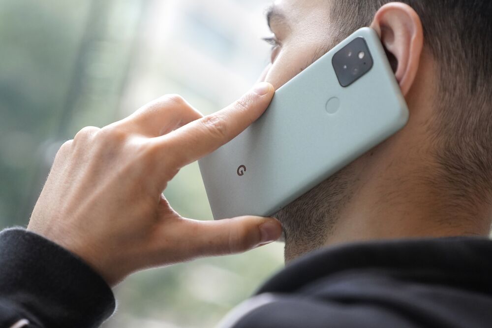 グーグルの「ピクセル5」、新技術より価格と実用性を重視
