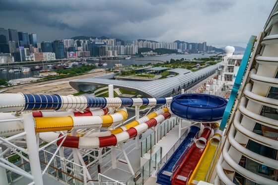 Genting Still Selling Cruise Tickets After Appointing Liquidator