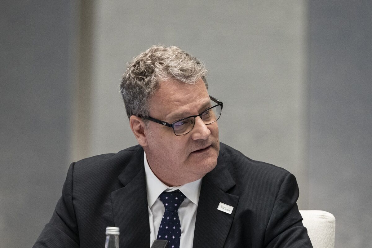 Vale Board Resists Shareholder Previ’s Bid to Oust Chairman