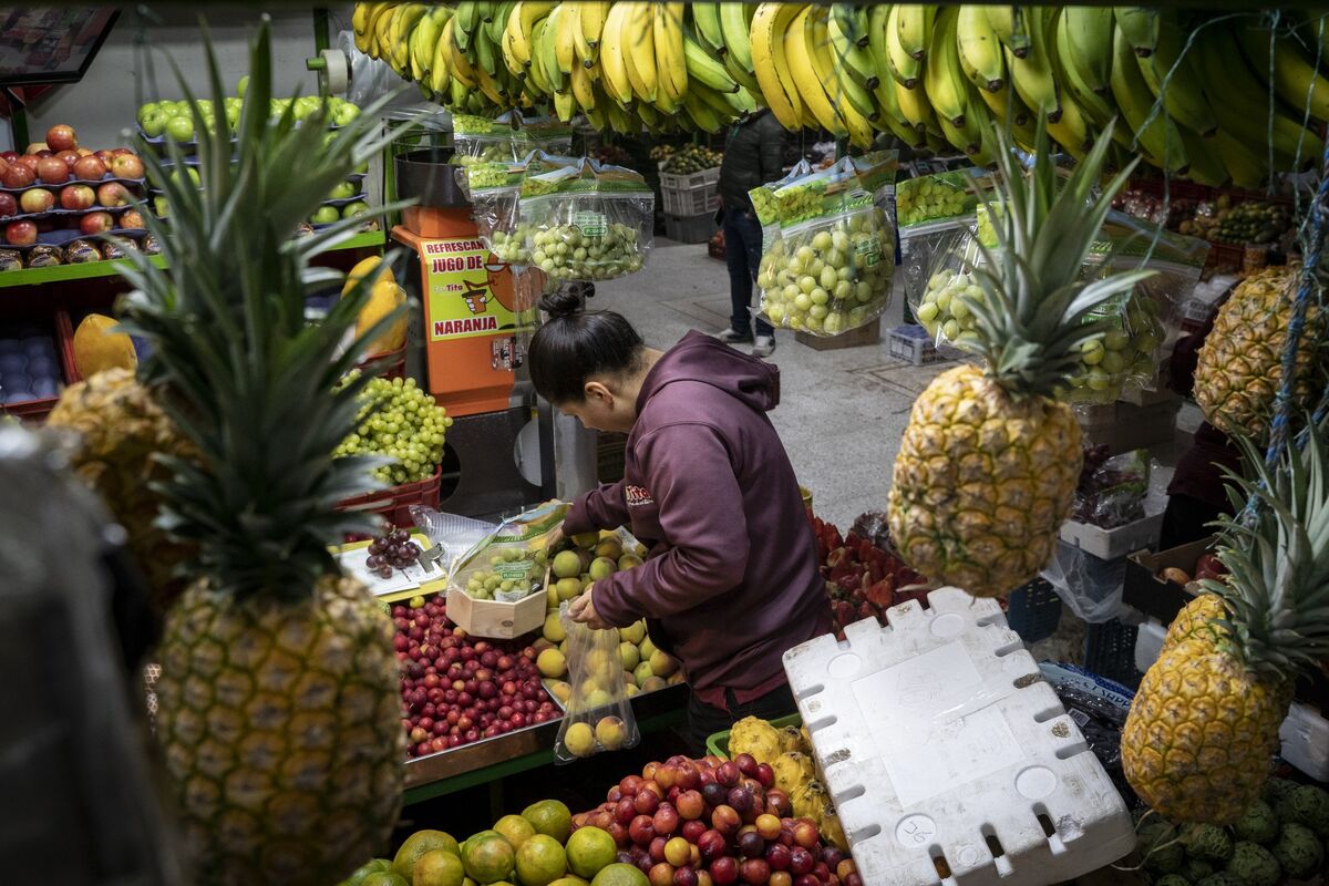 Colombian Inflation Slows More Than Forecast to Lowest Since ‘21 ...