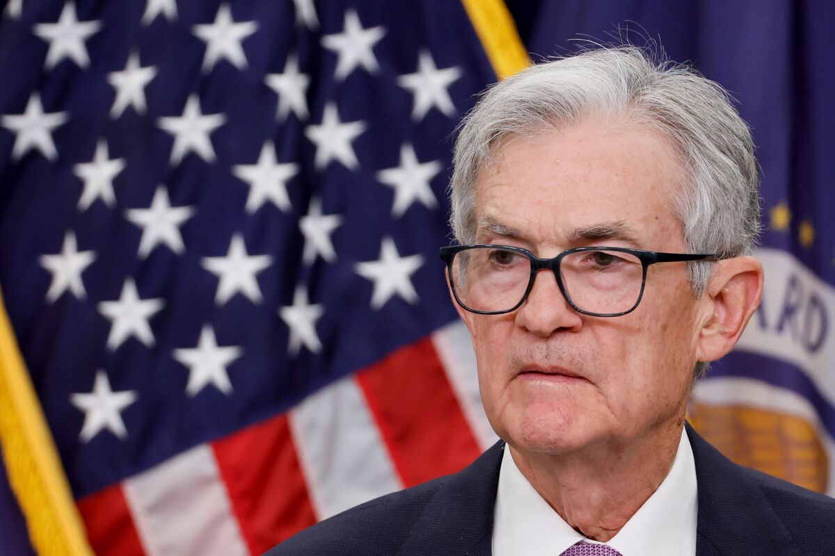 Fed’s Powell Says No Need to Hurry Rate Cuts With Economy Strong