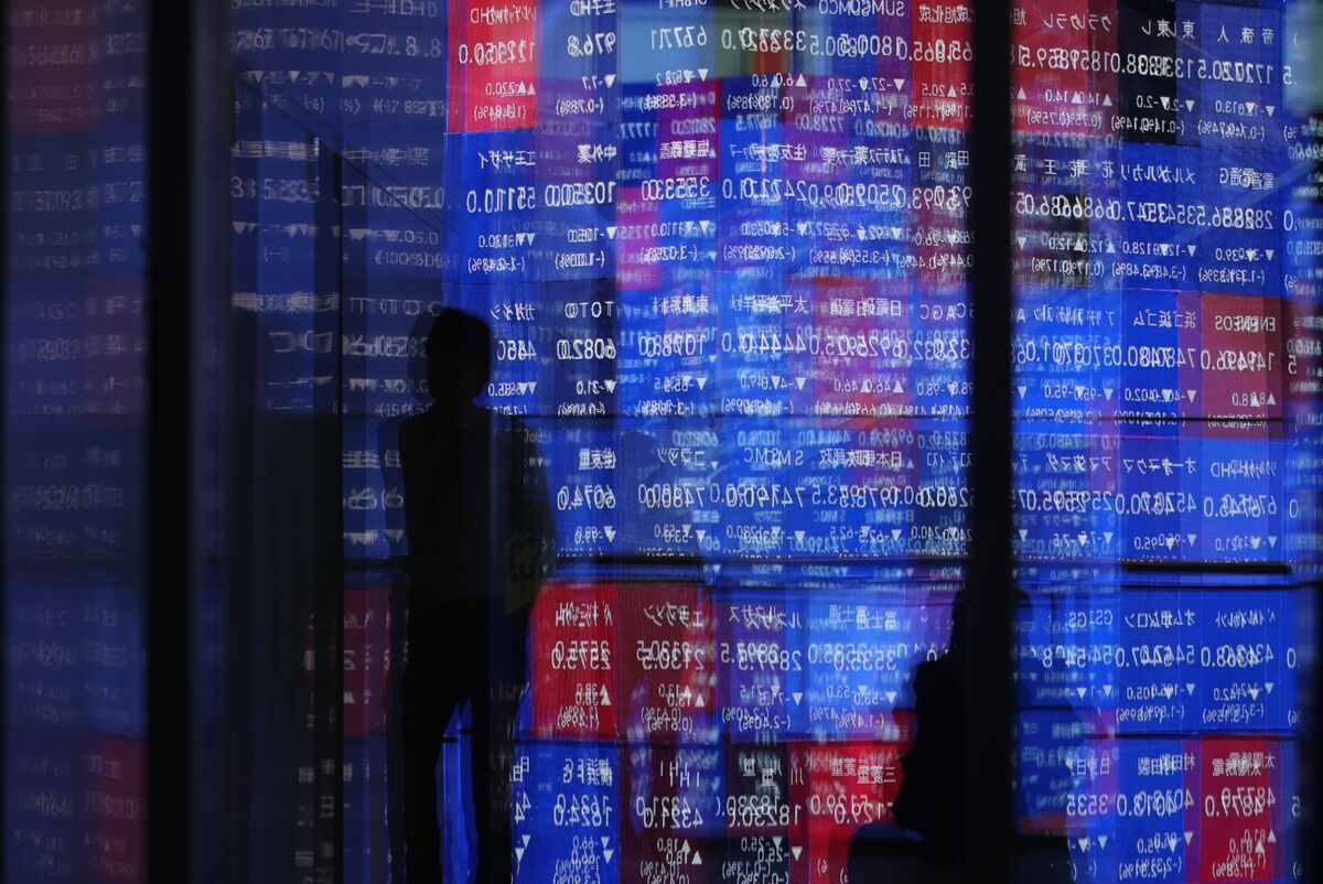 日本市況】株式が3%超下落、原油高でインフレ懸念－債券も大幅安