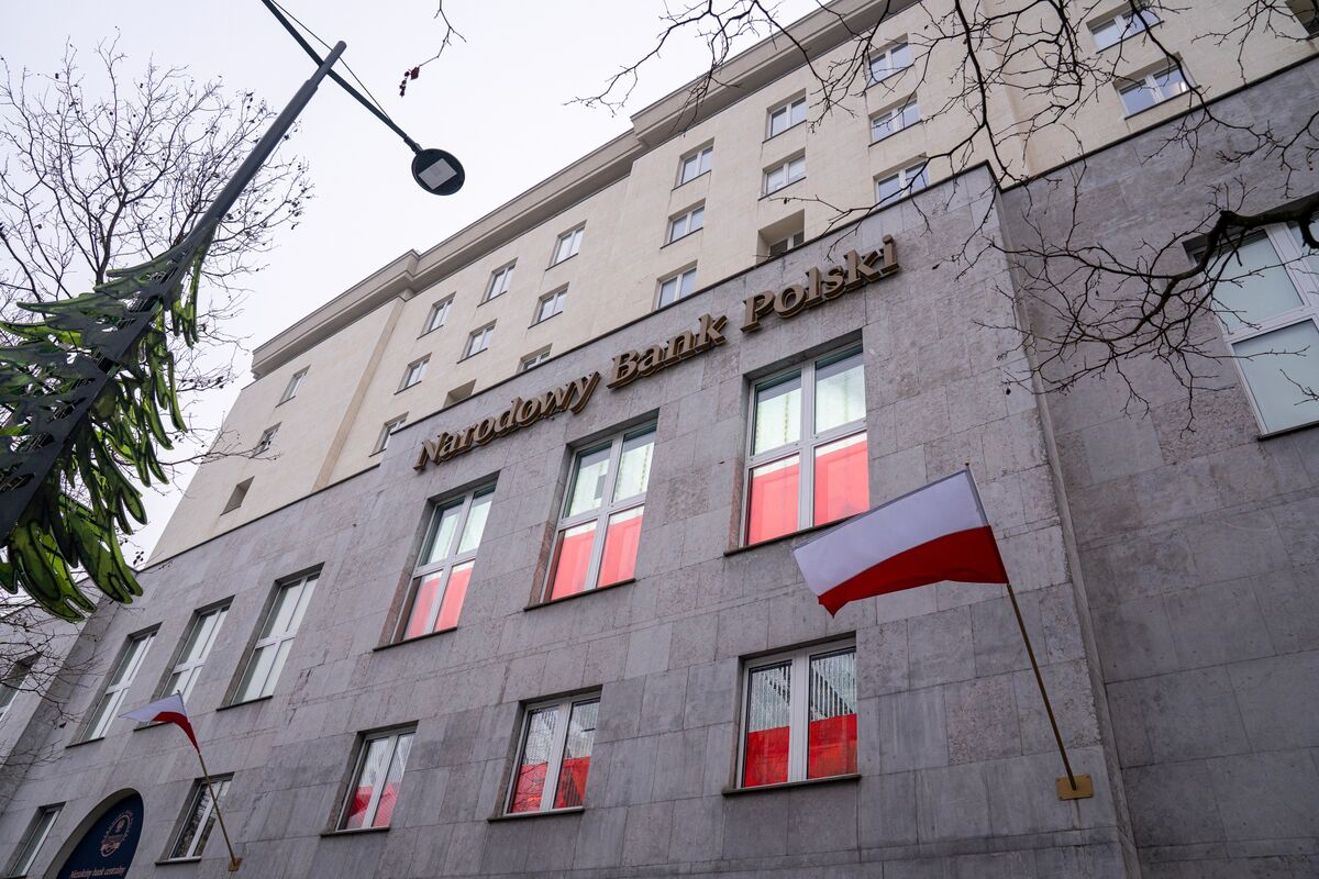 Polish Central Bank Approves Plan to Buy 150 Tons of Gold - Bloomberg