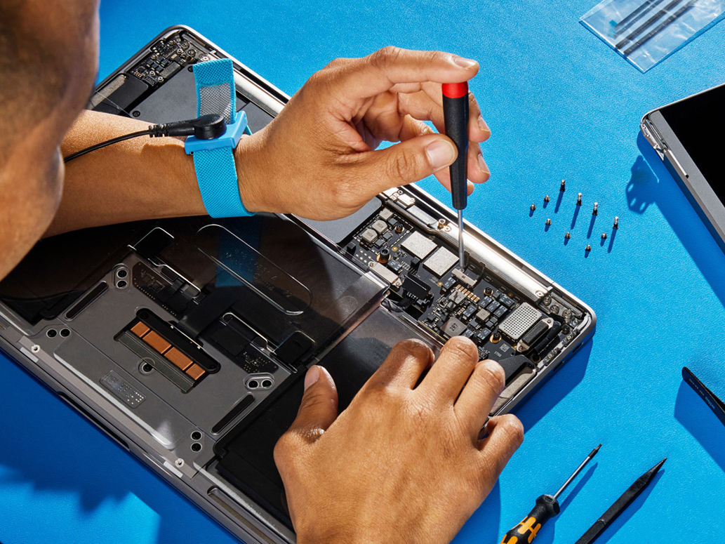 Apple Expands Do-It-Yourself Repair for Macs, IPhones to Europe, UK ...