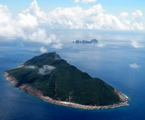 Japan Seeks Deeper U.S. Ties as Envoy Warns on Island Spat
