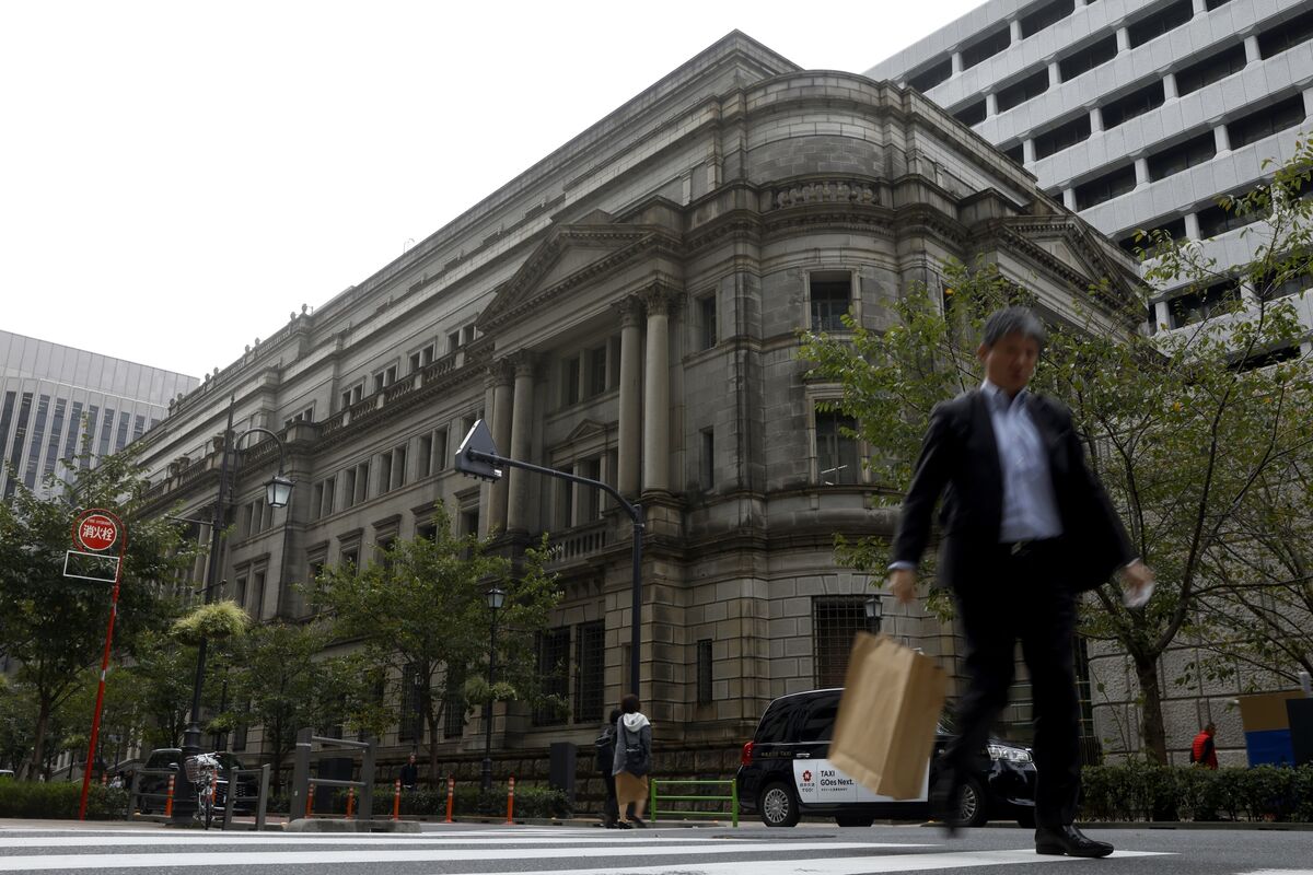 BoJ gợi ý khả năng tăng lãi suất vào tháng 12