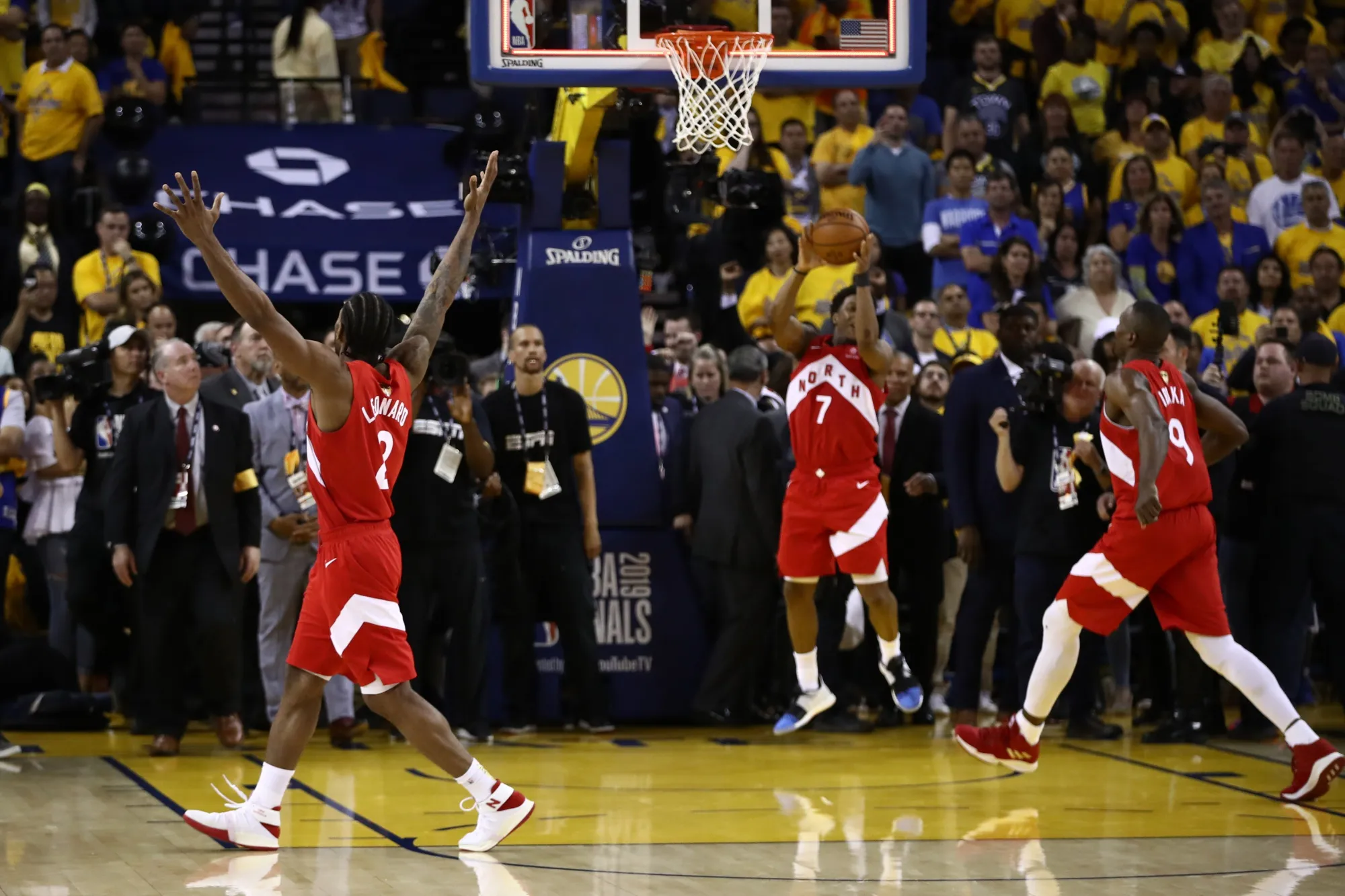 Kawhi Leonard celebrates as the Toronto Raptors defeat the Golden State Warriors to win the 2019 NBA Finals.