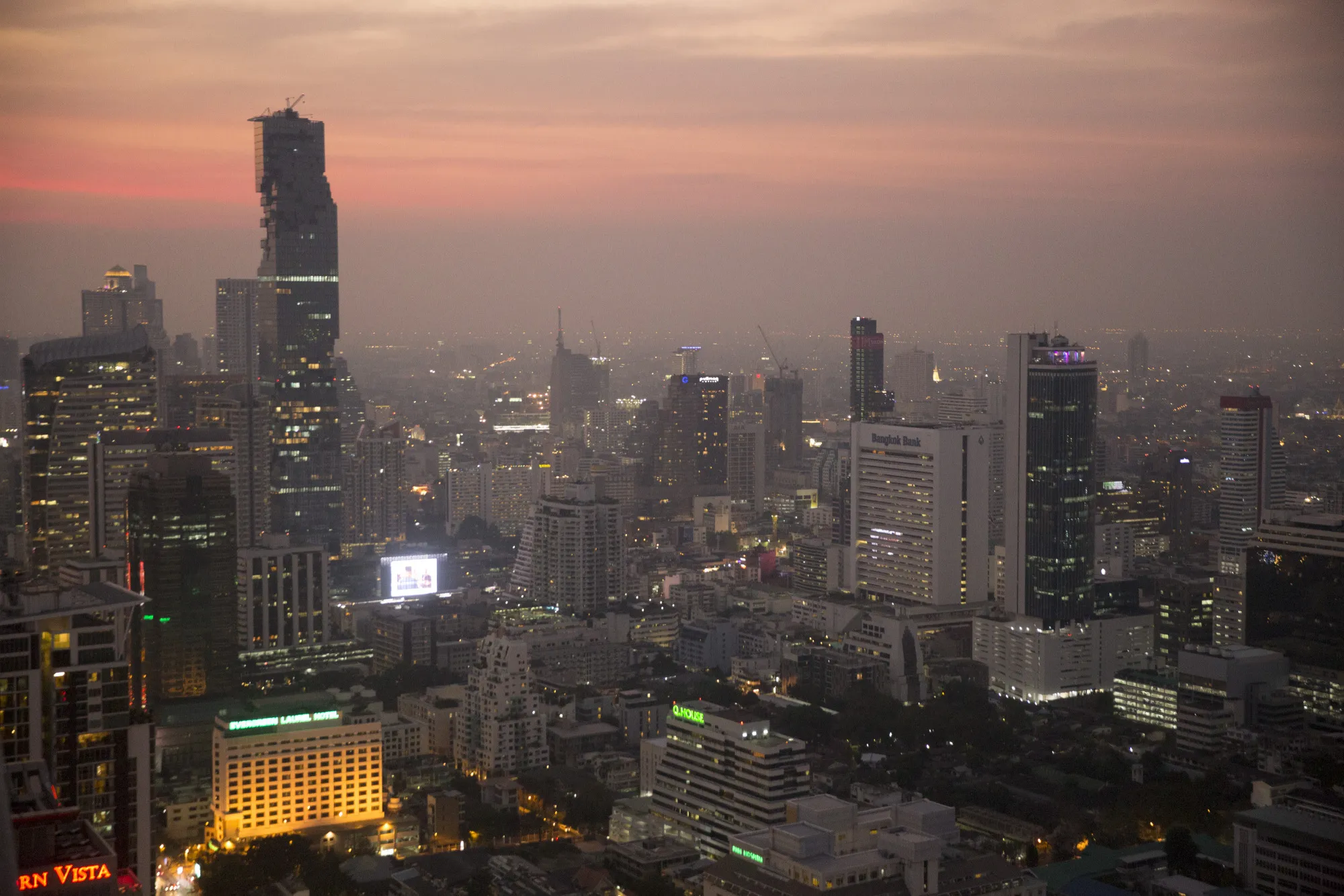 Thailand Holds Rate at Record Low to Support Virus-Hit Economy