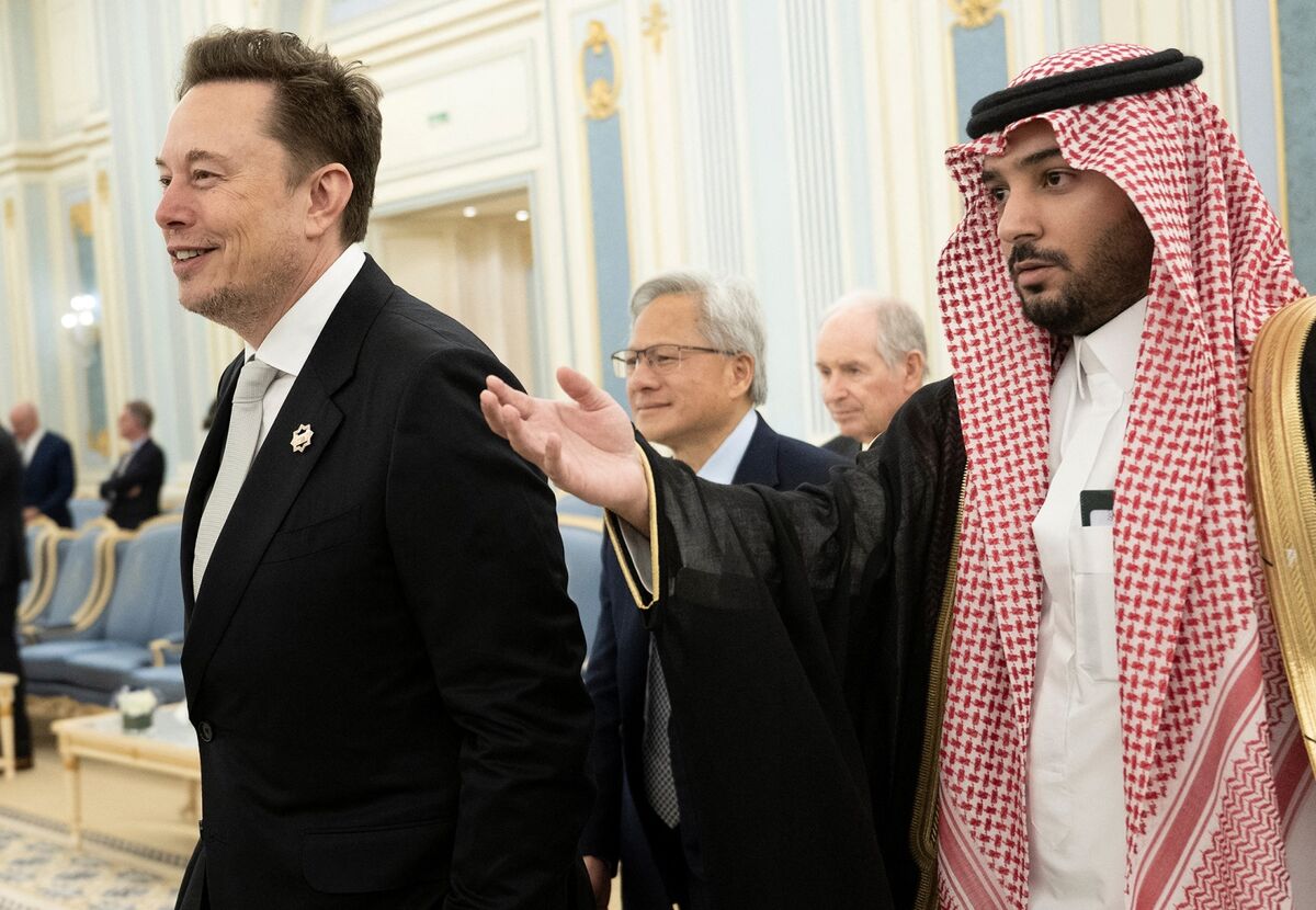 Musk Strikes Starlink Deal With Saudi Arabia During Trump Visit - Bloomberg