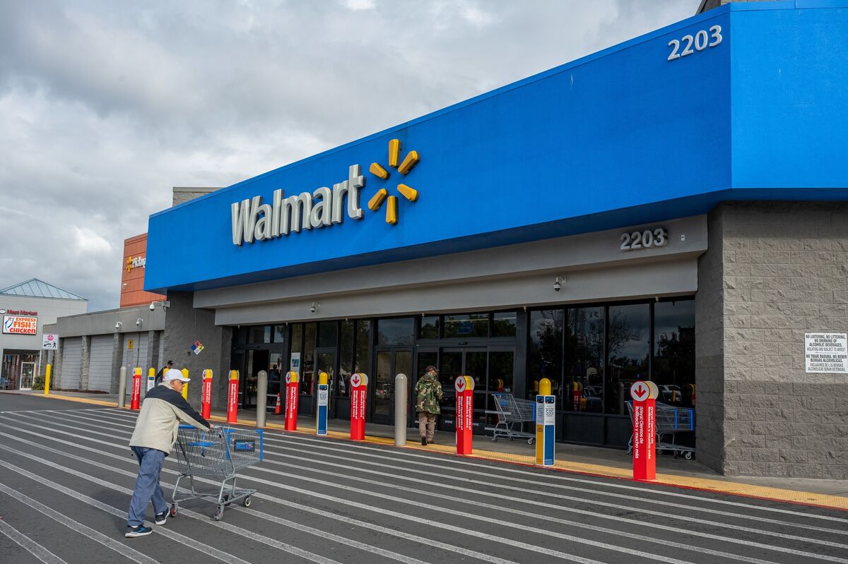 Walmart Cites Worrying Economic Indicators in Cautious Forecast