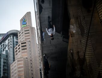 relates to StanChart Dangles 10% Deposit Rate in HK to Draw China Cash
