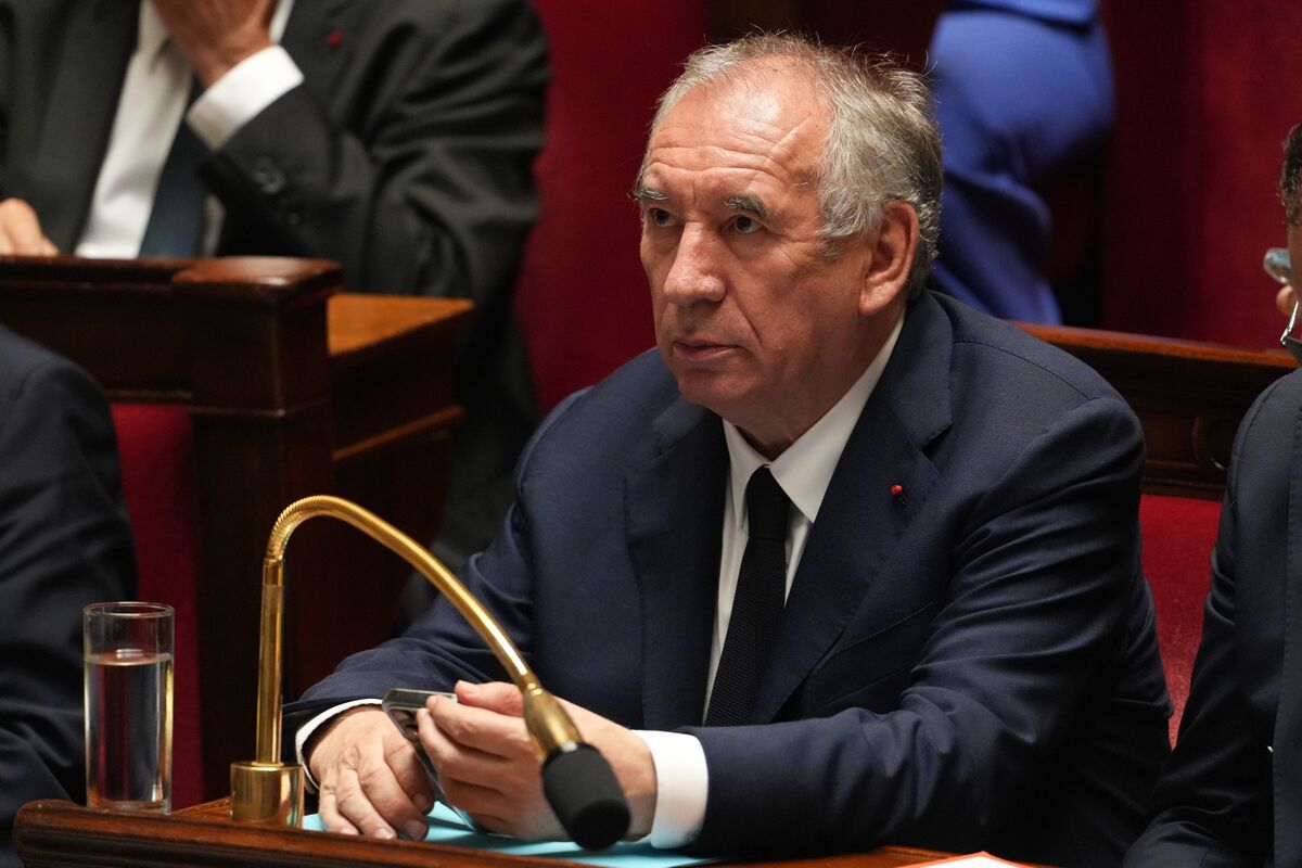 French PM Warns Against Overtaxing Rich Such As LVMH’s Arnault