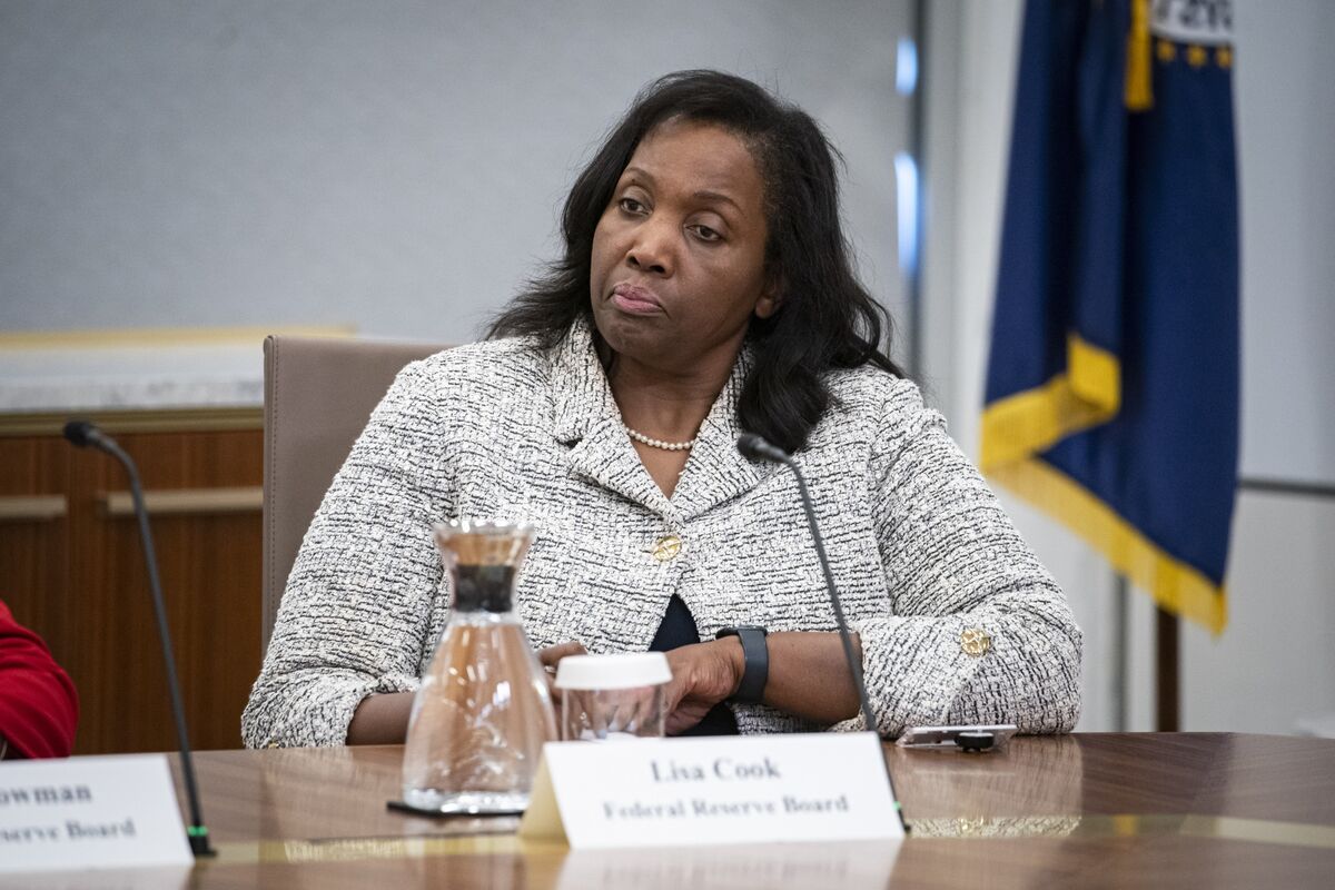 White House Urges Fed Governor Cook Leave Amid Legal Fight