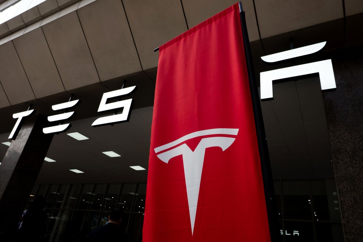 A Month After SpaceX IPO, Tesla’s Stock Keeps Holding Its Ground