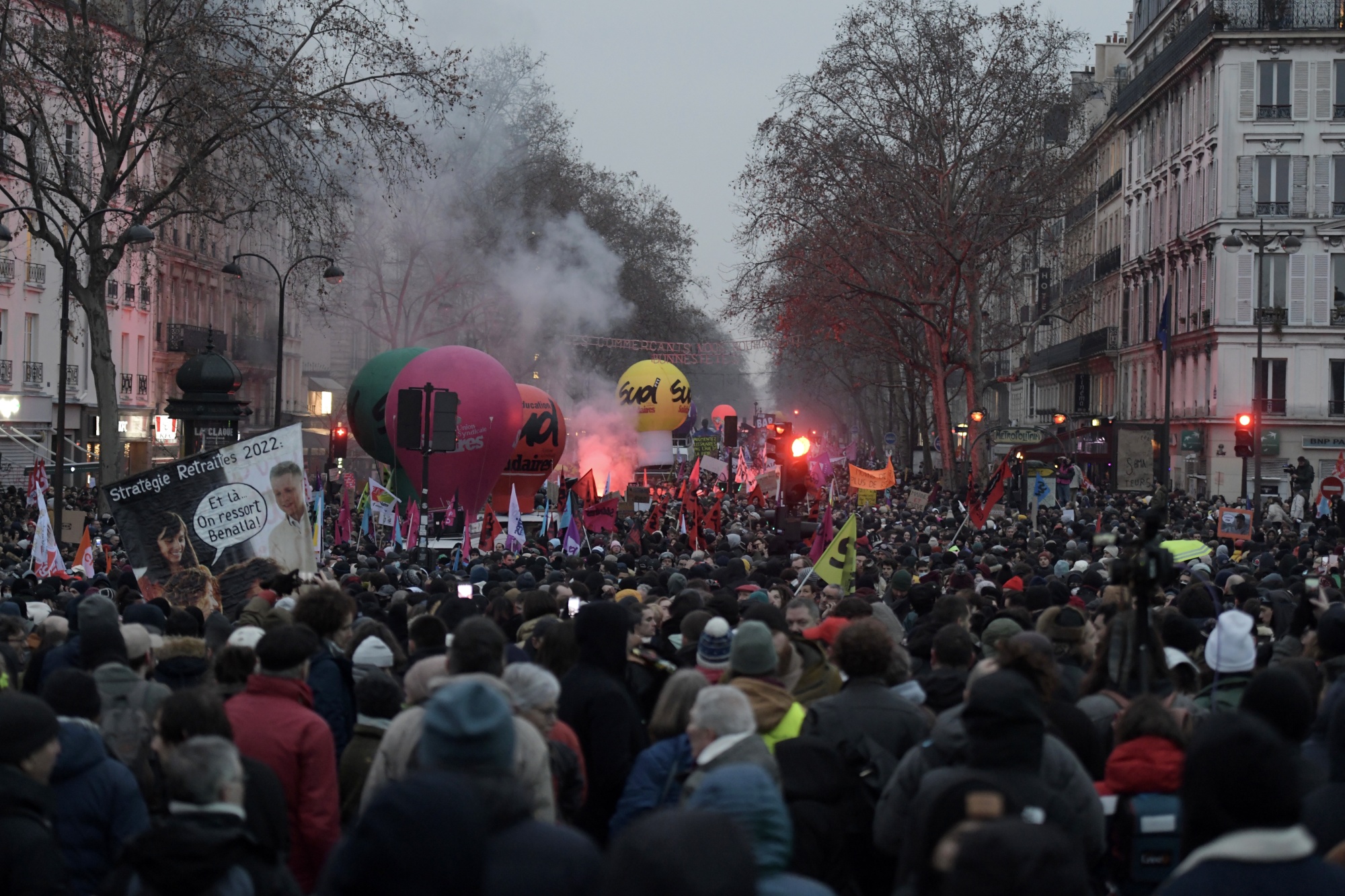 French Unions Call for Jan. 31 Strikes to Halt Pension Changes Bloomberg