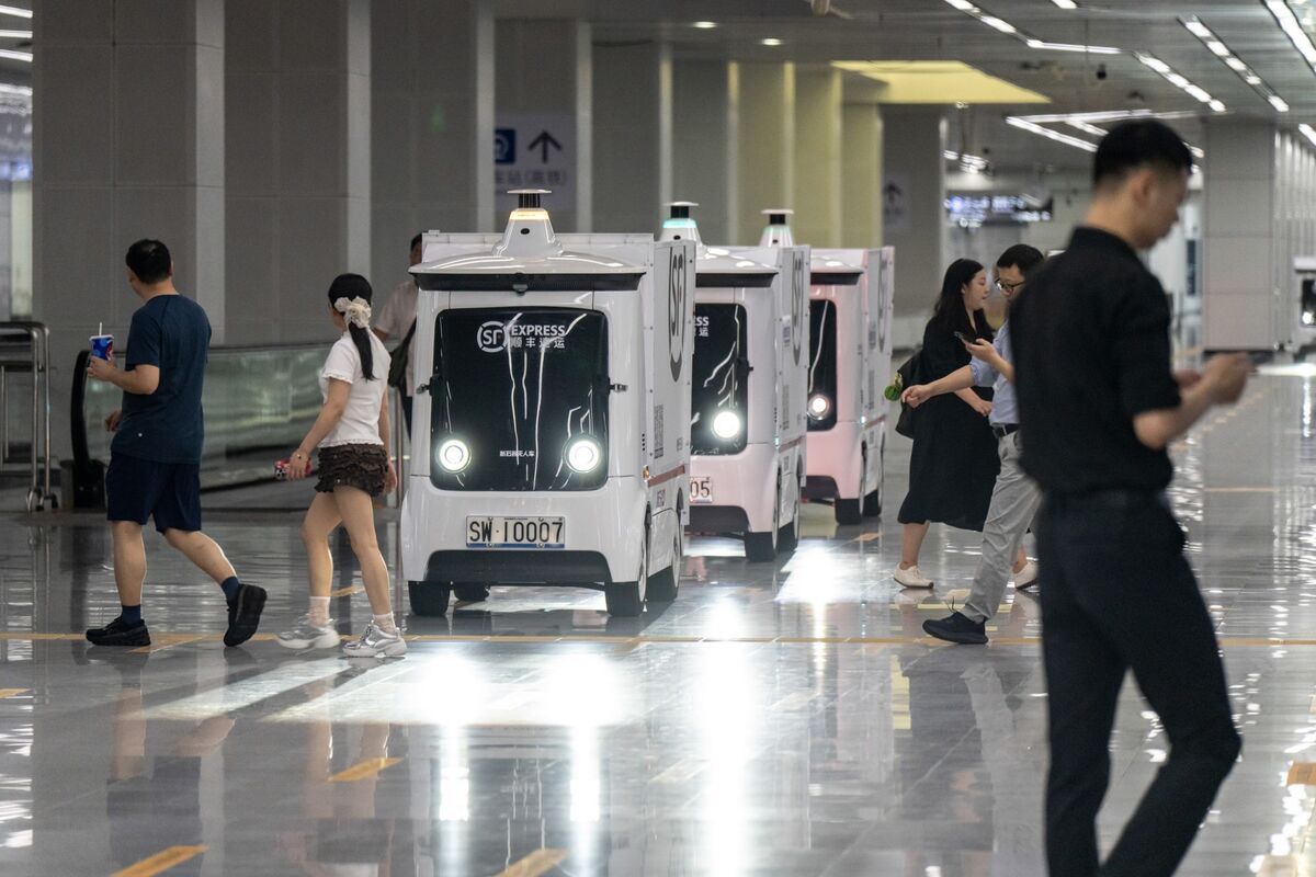 Alibaba Backs Chinese Robovan Maker in $400 Million Fundraising