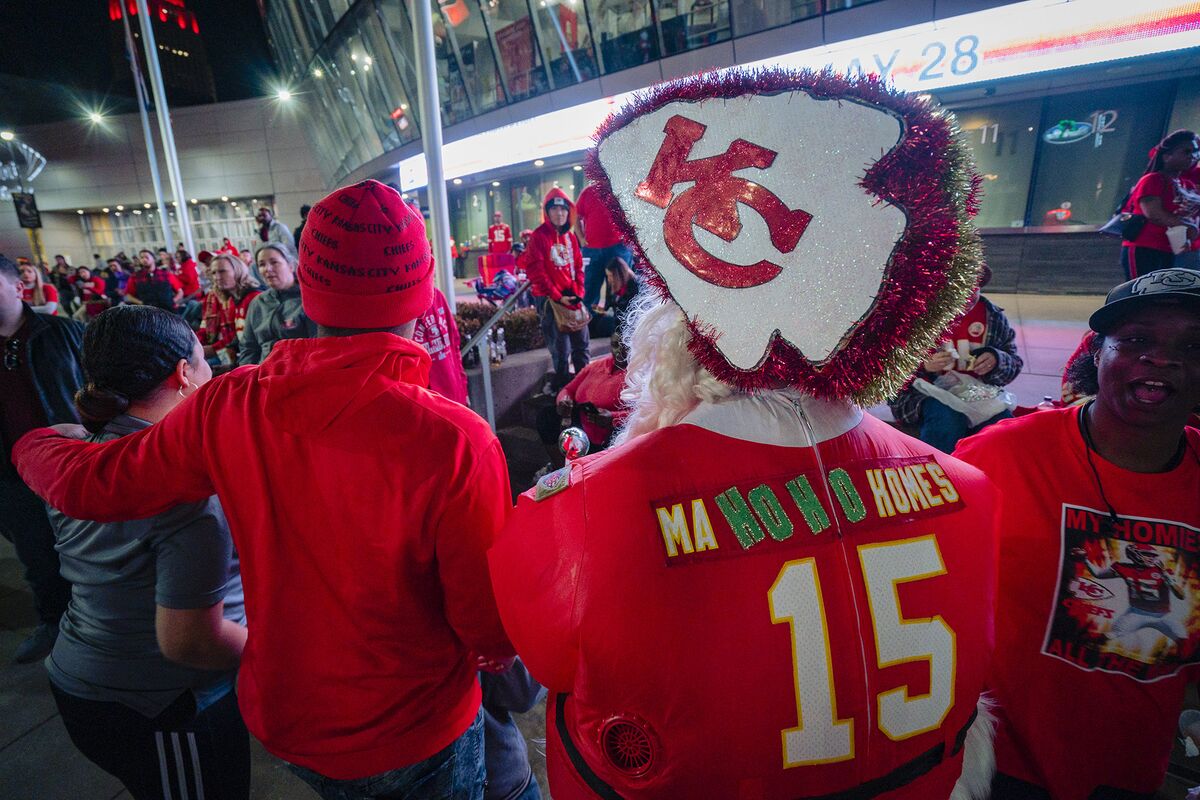 Kansas City Chiefs on X: Ho-ho-home for the holidays 