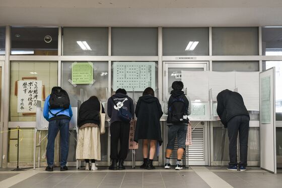 Japan Heads to Polls as Kishida Seeks to Limit Losses