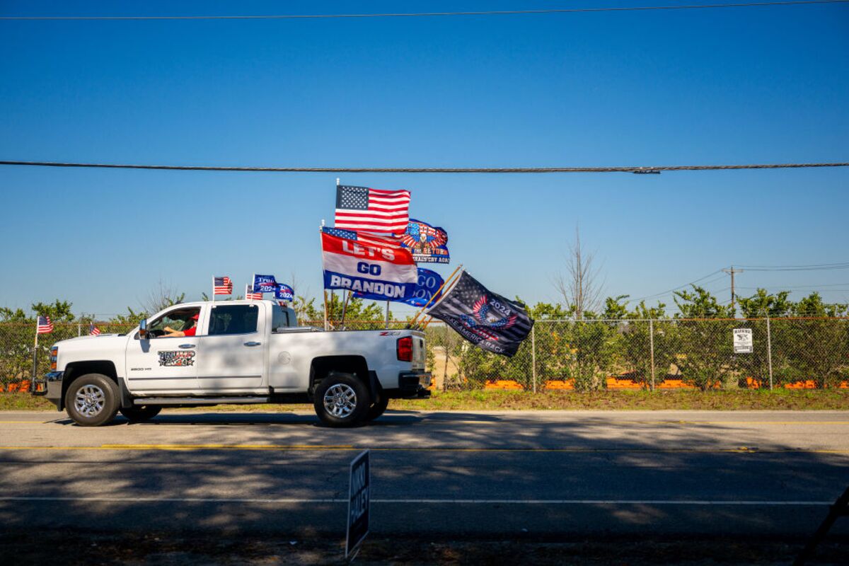 bloomberg.com - Ronald Brownstein - That $100 Tank of Gas Is a Problem for the GOP