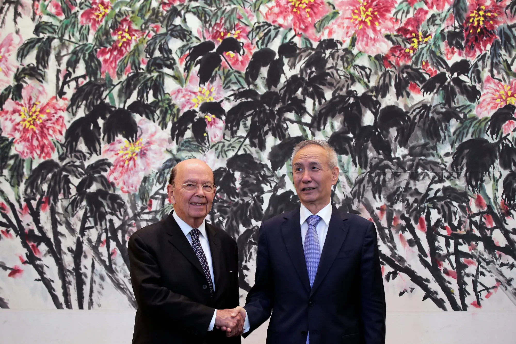U.S. Commerce Secretary Wilbur Ross with&nbsp;Chinese Vice Premier Liu He in Beijing