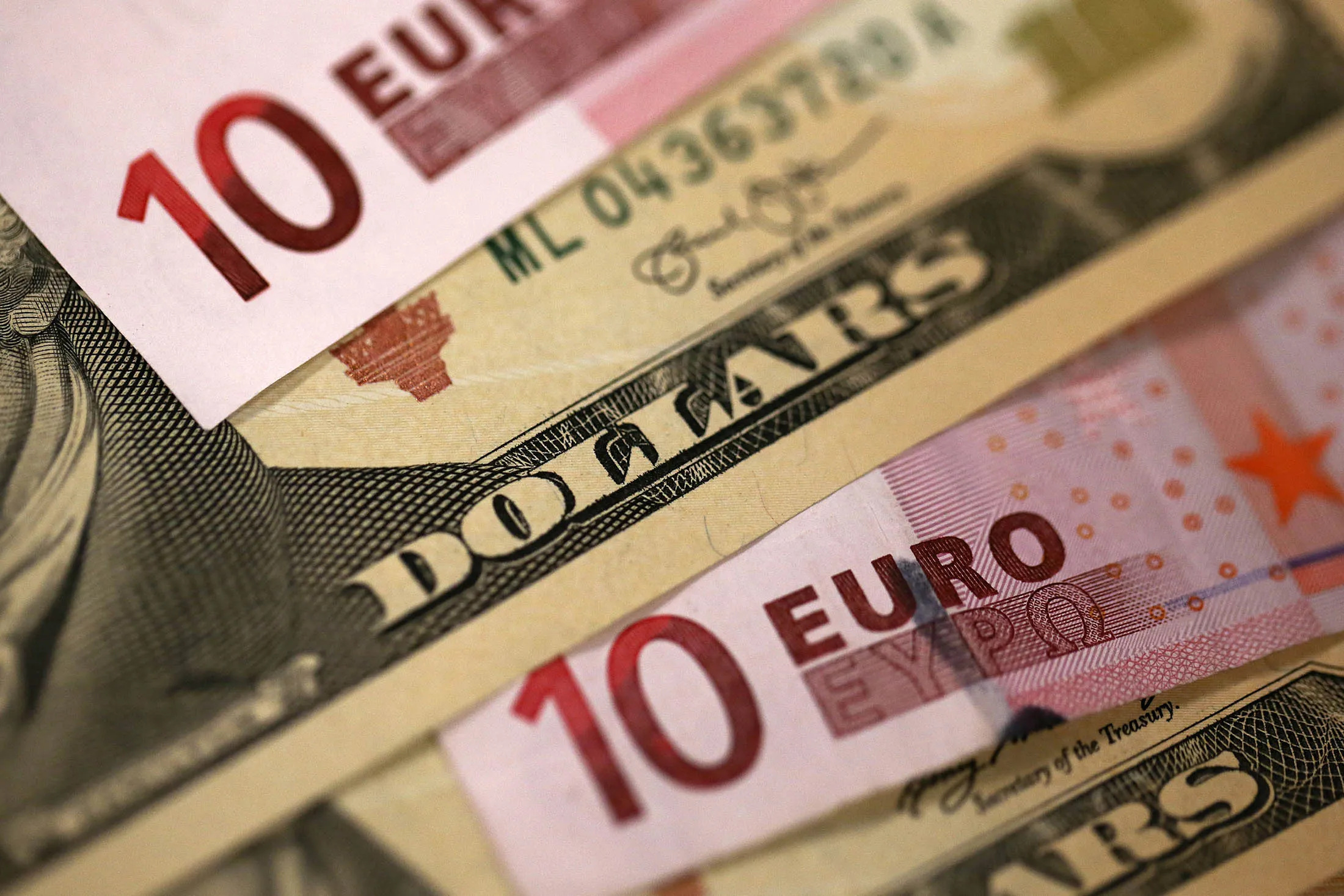 U.S. ten dollar bills and ten euro banknotes are arranged for a photograph inside a Travelex store, operated by Travelex Holdings Ltd., in London, U.K., on Monday, Jan. 12, 2015. The euro approached a nine-year low against the dollar as European Central Bank officials fueled speculation the institution will start a program of government-bond buying as early as next week to stave off deflation.
