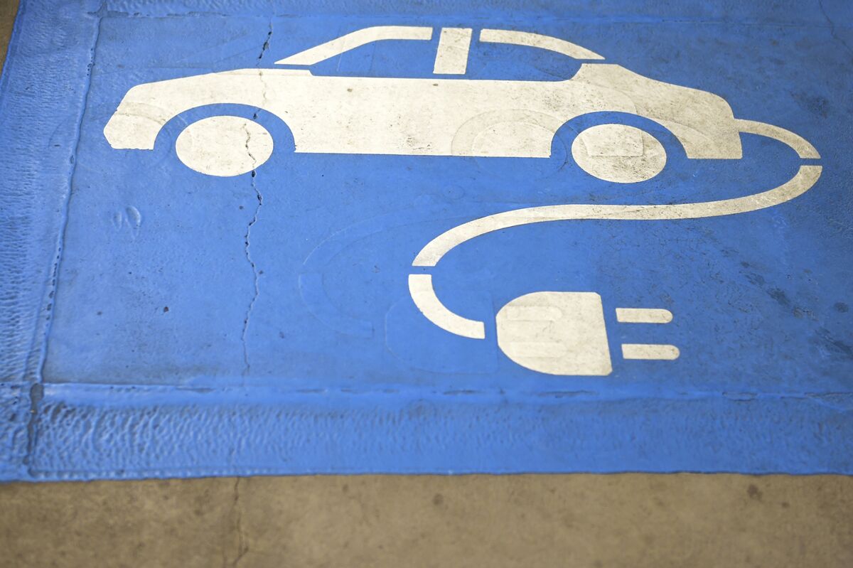 India's 2030 AllElectric Car Target Seen `Ambitious' by IEA Bloomberg