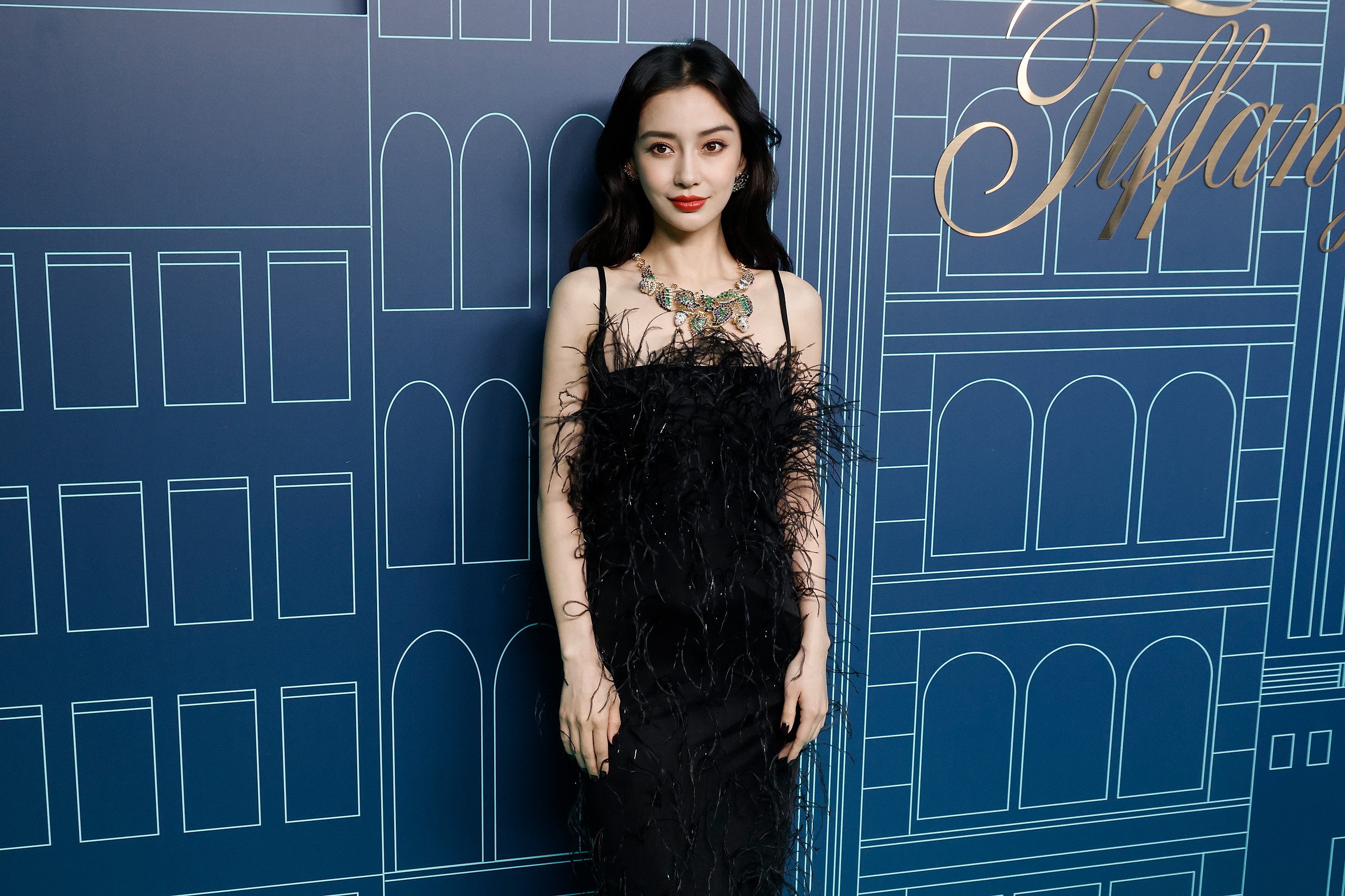 Blackpink's Lisa, Angelababy Banned on Weibo After Crazy Horse Paris Show -  Bloomberg