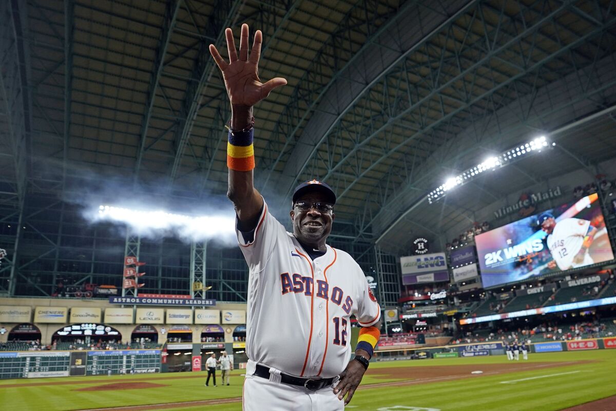 Dusty Baker Gets 2,000th Win as Astros Down Mariners 4-0 - Bloomberg