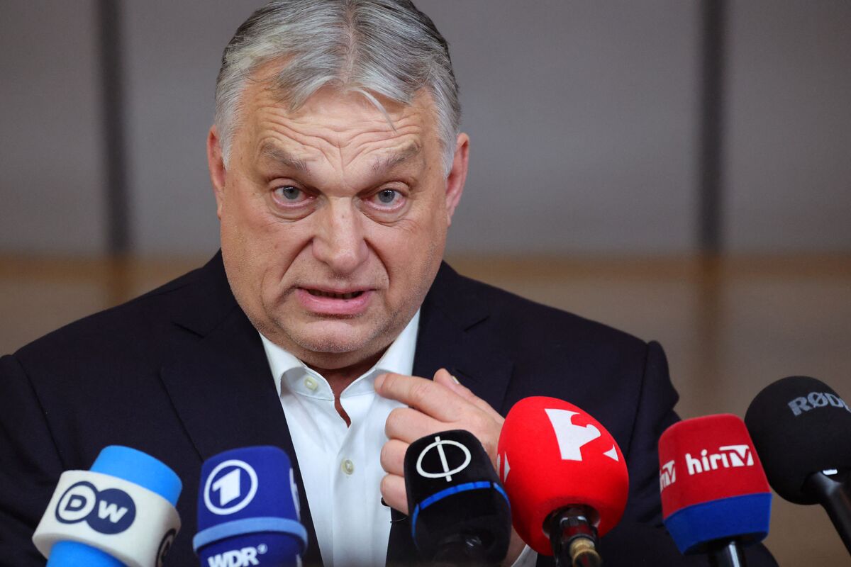 Hungary Business Confidence Drops as Orban’s Stimulus Falls Flat