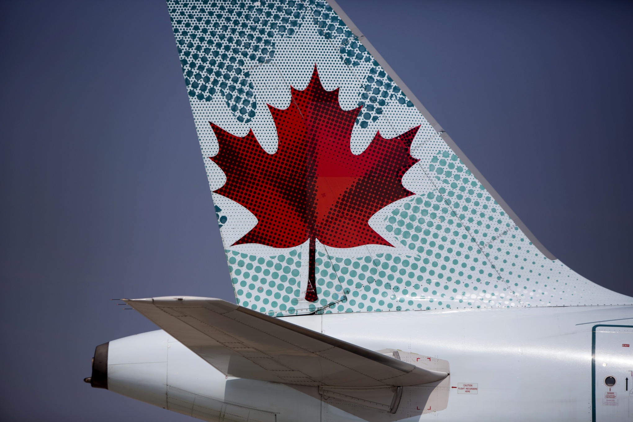 37-hurt-in-air-canada-flight-that-hit-unexpected-turbulence-bloomberg