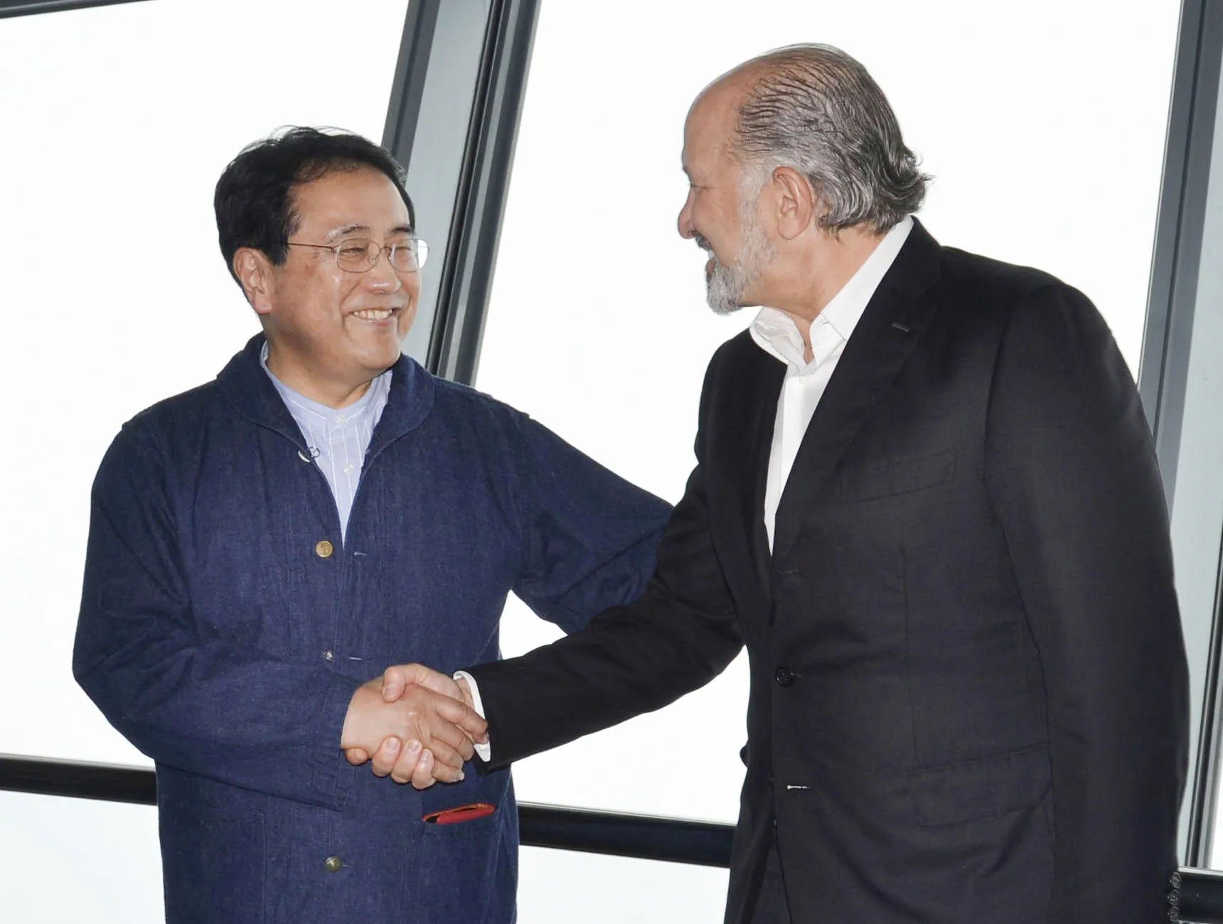 Ryosei Akazawa with Howard Lutnick in Tokyo in Oct. 2025.&nbsp;