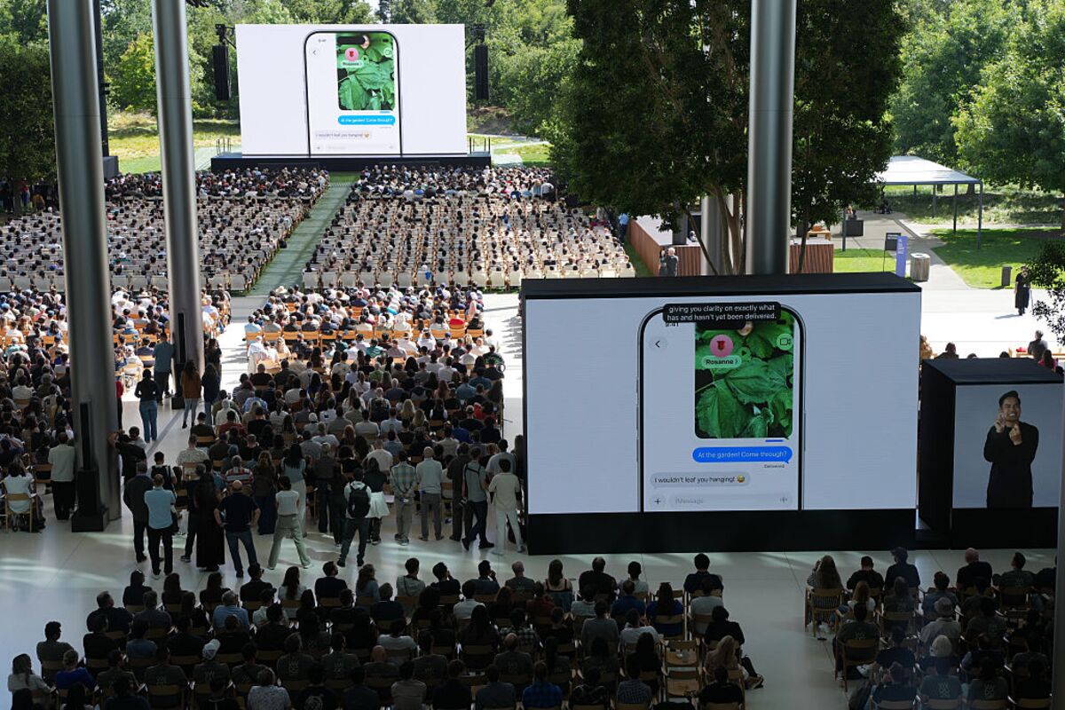 Apple's Big AI Reboot Makes It Even More Dependent on Google