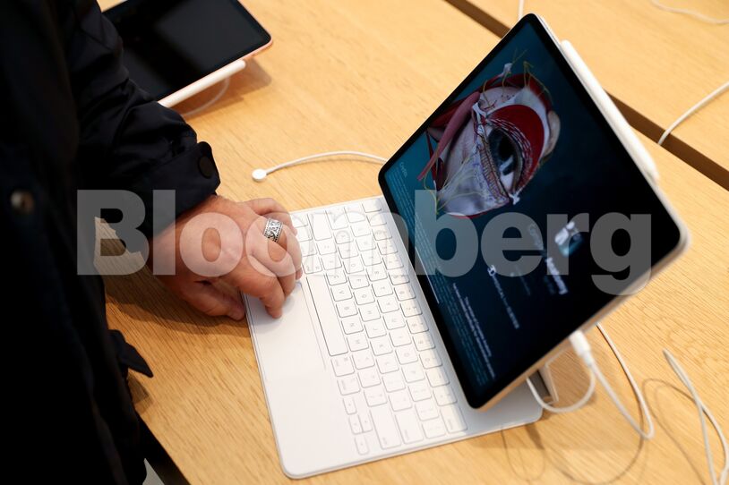 Inside An Apple Inc. Store As Apple Begins Selling New M1 iPad Pros and iMacs