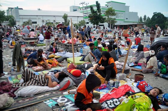 Deadly Indonesia Quake, Tsunami Deliver Fresh Economic Risk