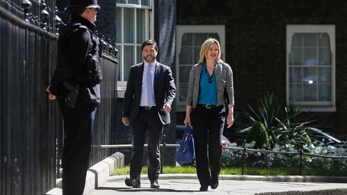 Amber Rudd, U.K. energy secretary, right, and Stephen Crabb, U.K. secretary of state for Wales, arrive for the first weekly cabinet meeting of the new Conservative government in London, on May 12, 2015.