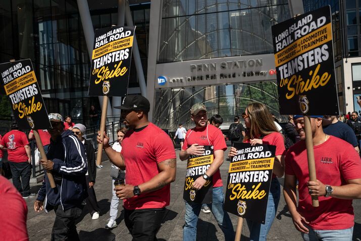 Long Island Rail Workers Strike In First Walkout Since 1994