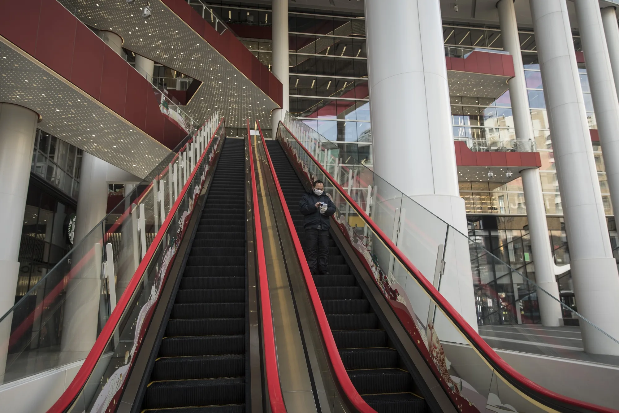 Shanghai's Retail Areas as China Cases Rise Above 24,000 