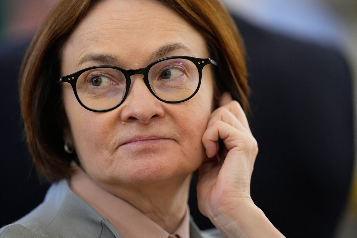 Russia Opts for Modest Rate Cut Ahead of Tax Hike Next Year ...