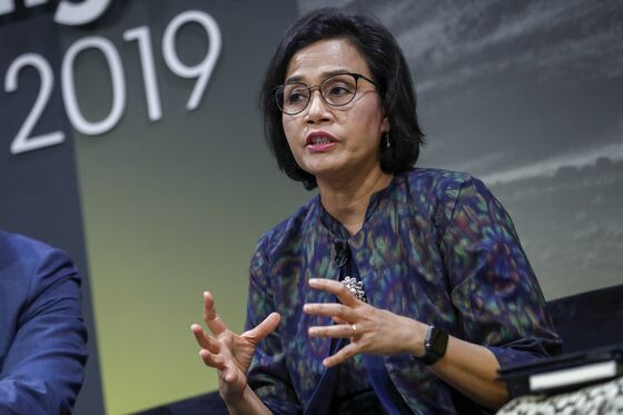 Indonesia’s Finance Minister Sees Weaker Growth, Rate Cut Room