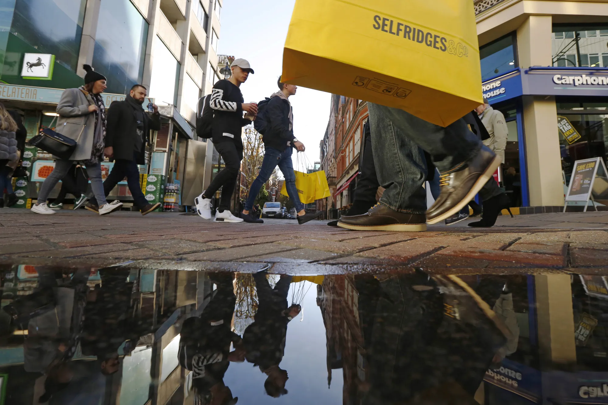 A crowd of pedestrians and shoppers walk on Oxford Street, in London, U.K., on Friday, Nov. 25, 2016
