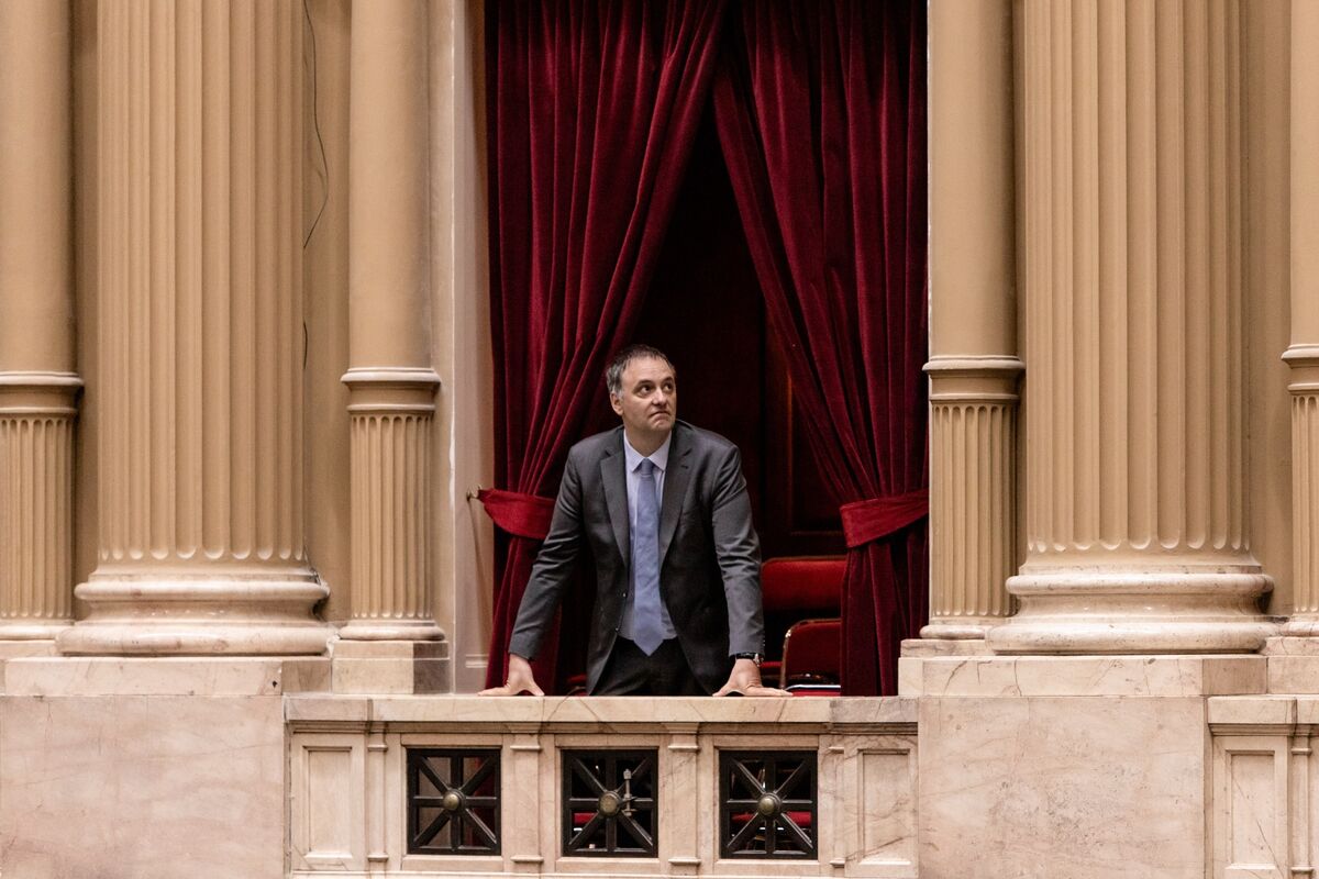 Milei’s Cabinet Chief Resigns Months After Private Jet Scandal