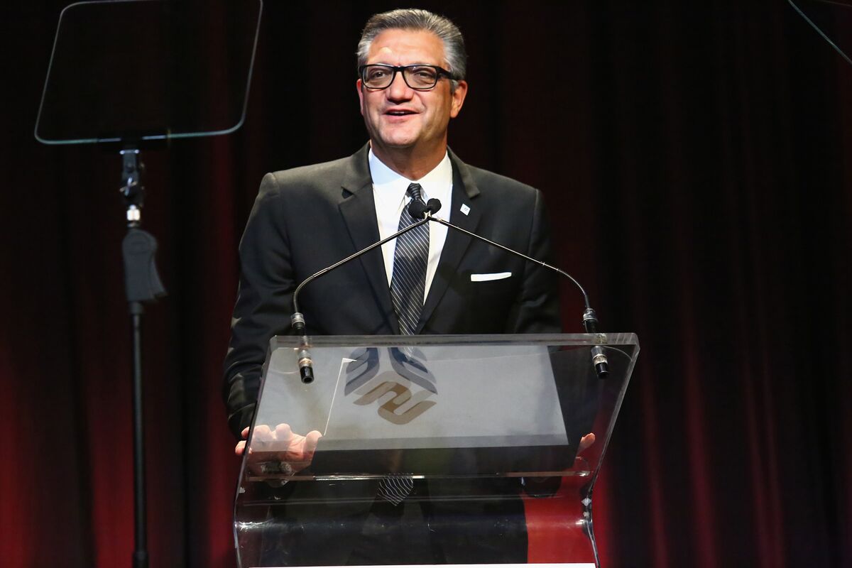 Macy’s Rallies After Calvin Klein Owner CEO Says It Will Survive