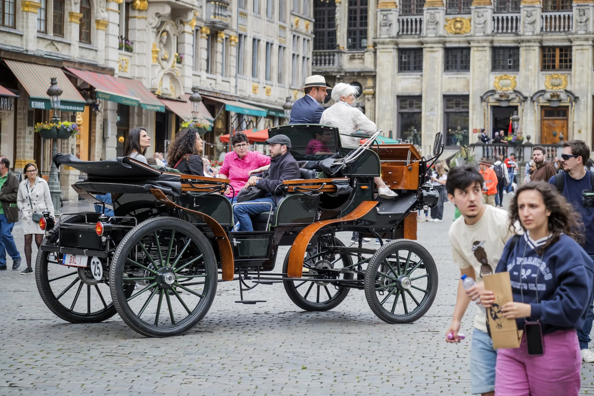 The new offering in the center of Belgium’s capital&nbsp;is part of a shift away from horse-drawn buggies to electric vehicles.