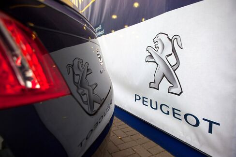 Peugeot Reports Narrower-Than-Estimated Loss on Cost Cuts