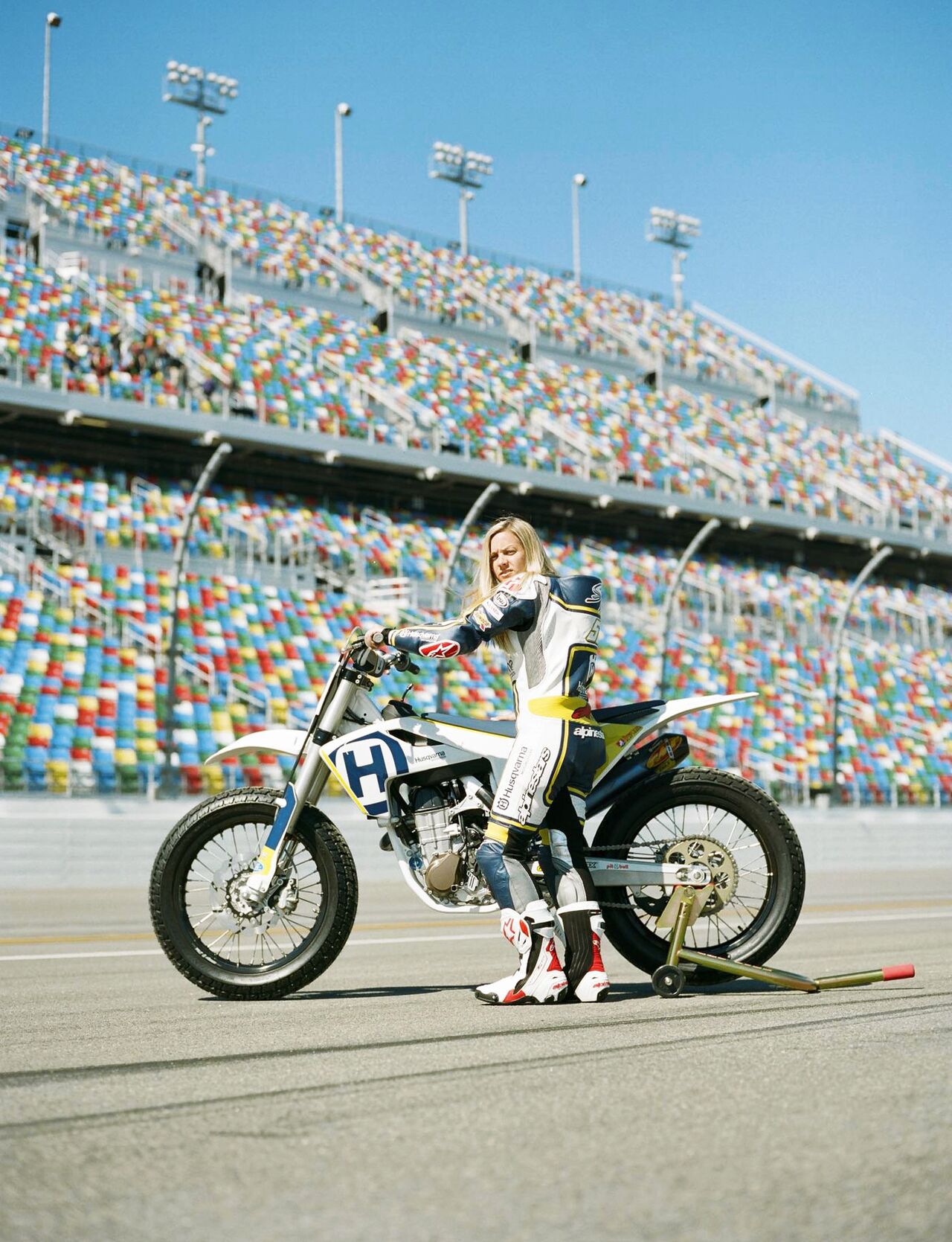 shayna texter flat track racer
