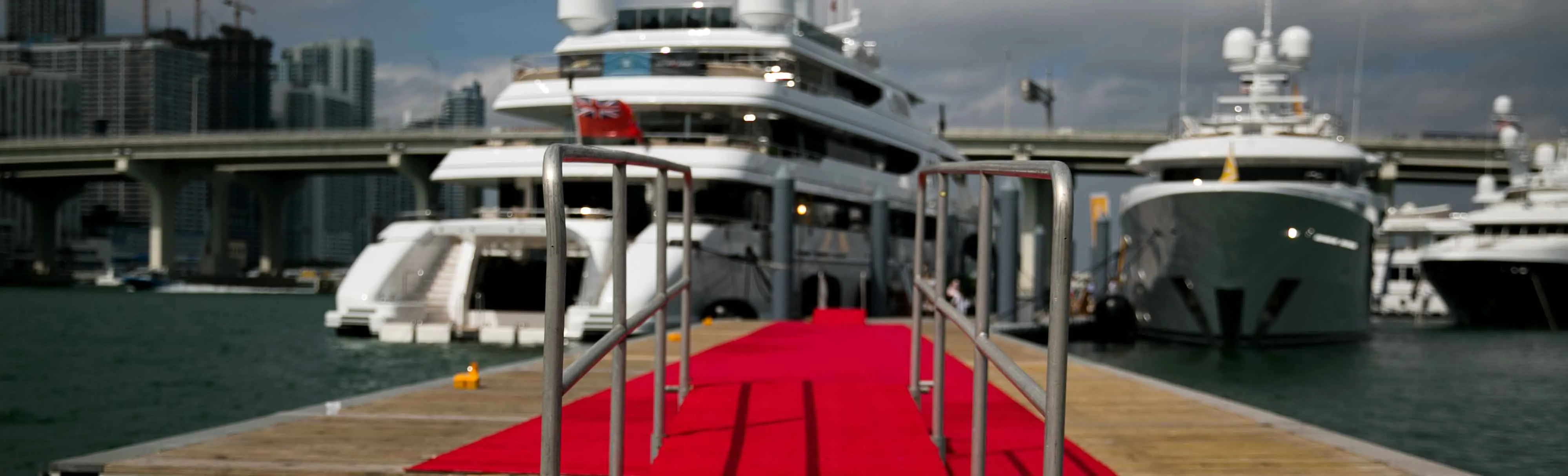 1487374519_miami-yacht-show-bloomberg-lede