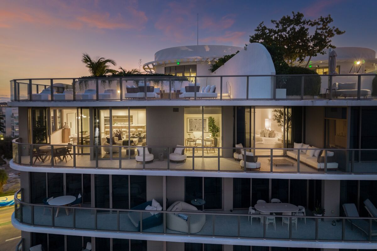 bloomberg.com - Anna J Kaiser - Brazil Soccer Star Ronaldo Buys $8 Million Penthouse in Miami