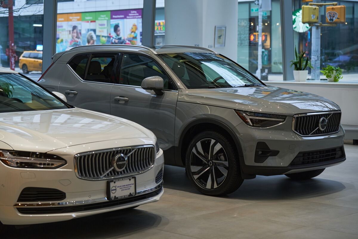 Volvo Car Lays Out Plan to Cut 3,000 Jobs After Profit Plunge
