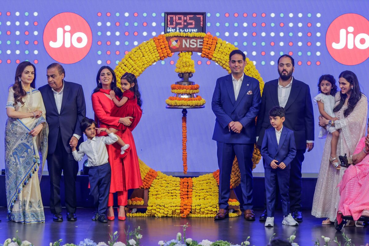 bloomberg.com - Faseeh Mangi - Ambani Magic Captivates India Once More With Blockbuster Deal