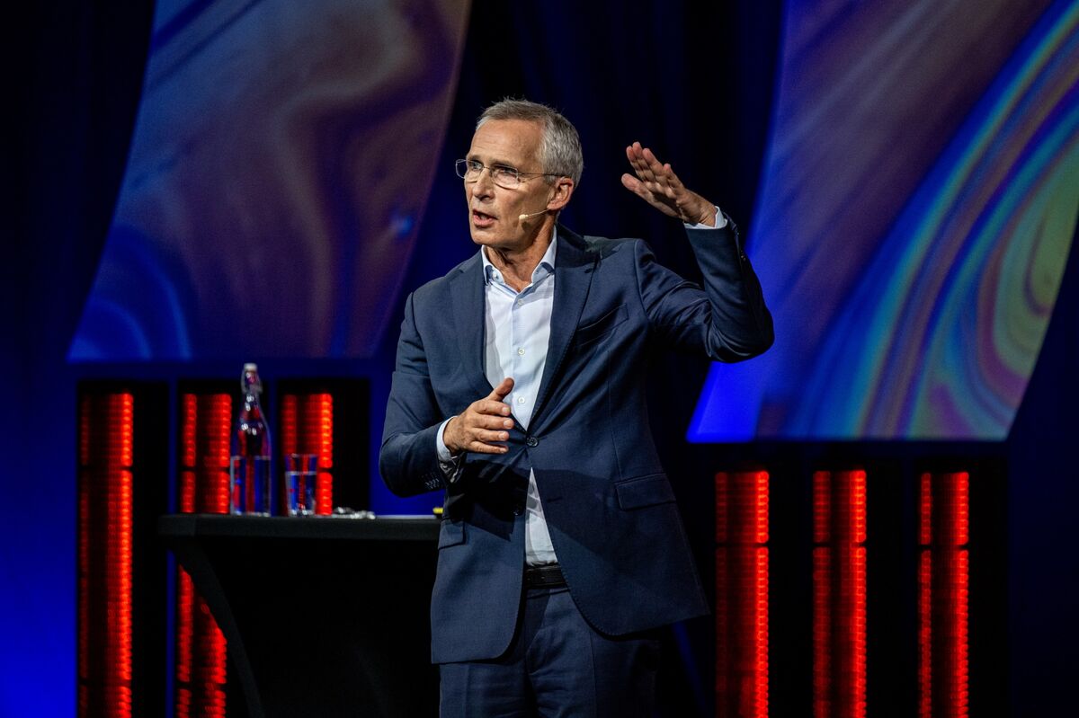 Norway’s Stoltenberg Says Time Has Come for Wealth Fund Review